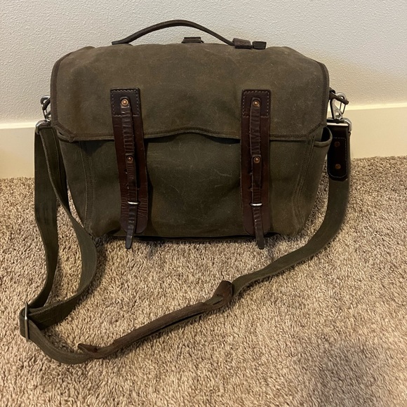 Saddleback Leather Mountainback Collection - *Original* Messenger Bag - Picture 3 of 16